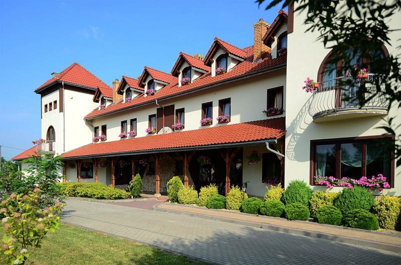 Hotel Tyniecki Krasków Eksteriør bilde