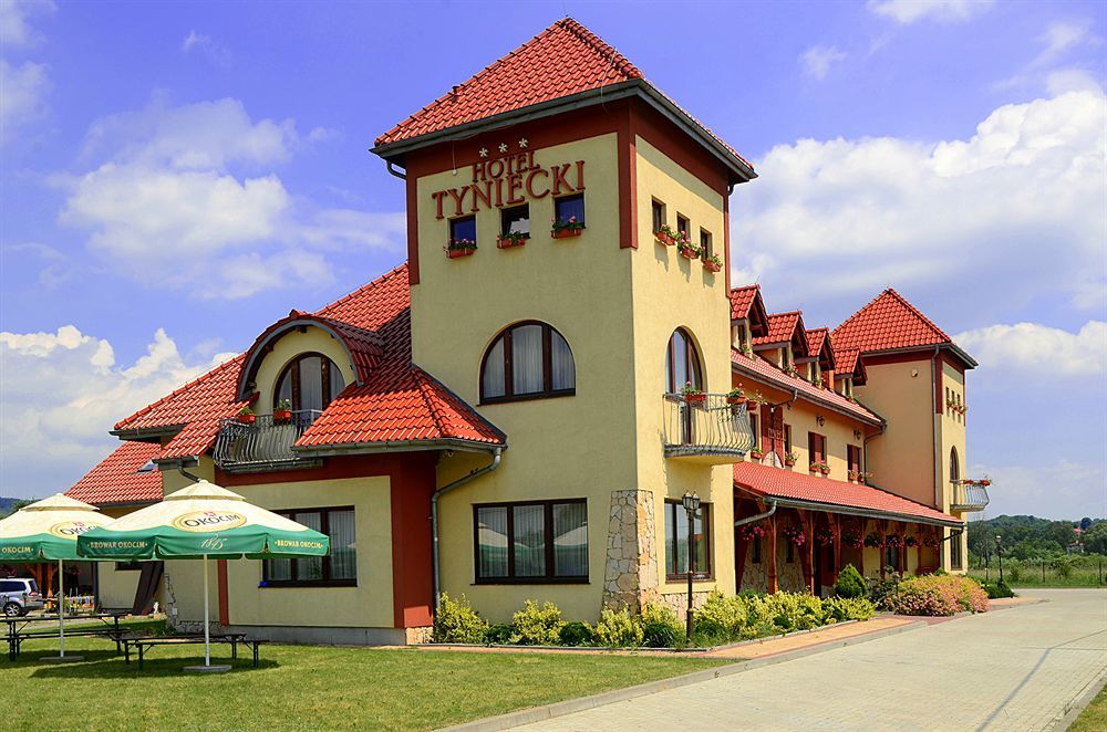 Hotel Tyniecki Krasków Eksteriør bilde